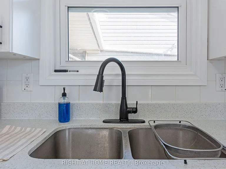 69 Alayne Cres — Photo 15