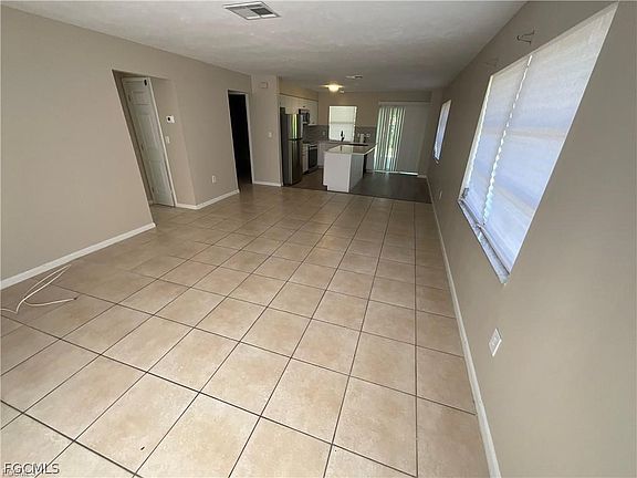 5th image of 610 SE 13th Ct APT A