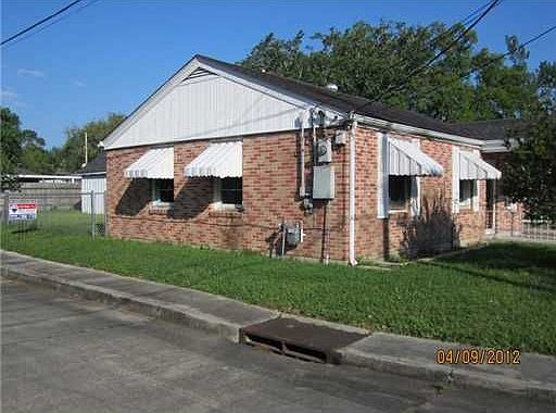 2nd image of 702 Grove Ave
