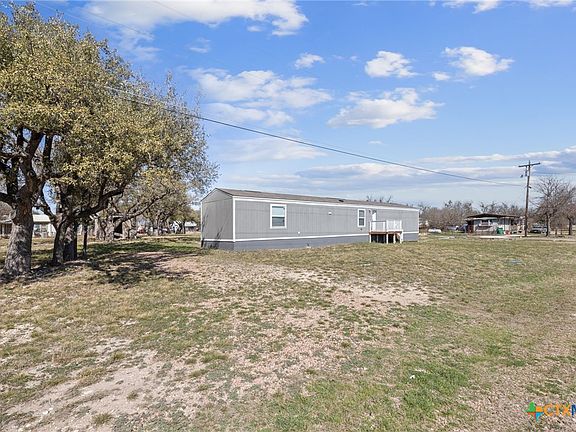 3rd image of 606 W Lampasas St