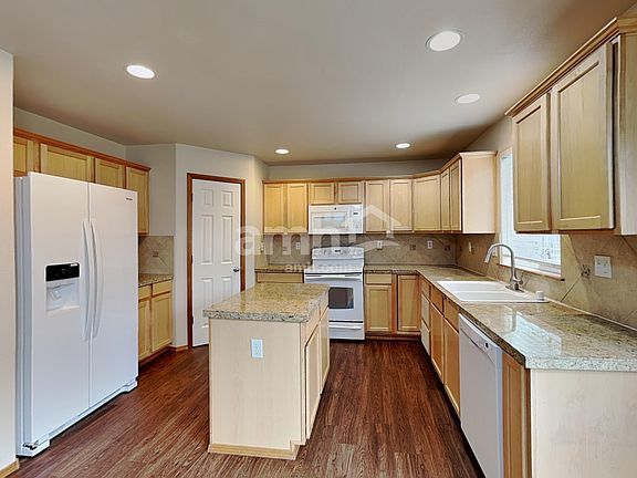 4th image of 13923 25th Ave W