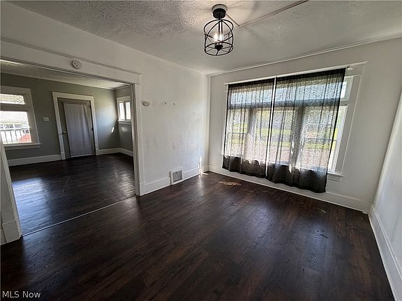 5th image of 160 Hager St
