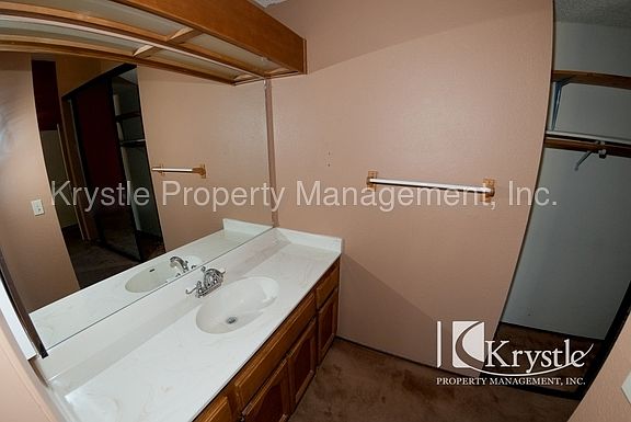 3rd image of 350 Parkview Ter