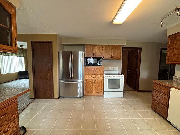 5th image of 508 Main St