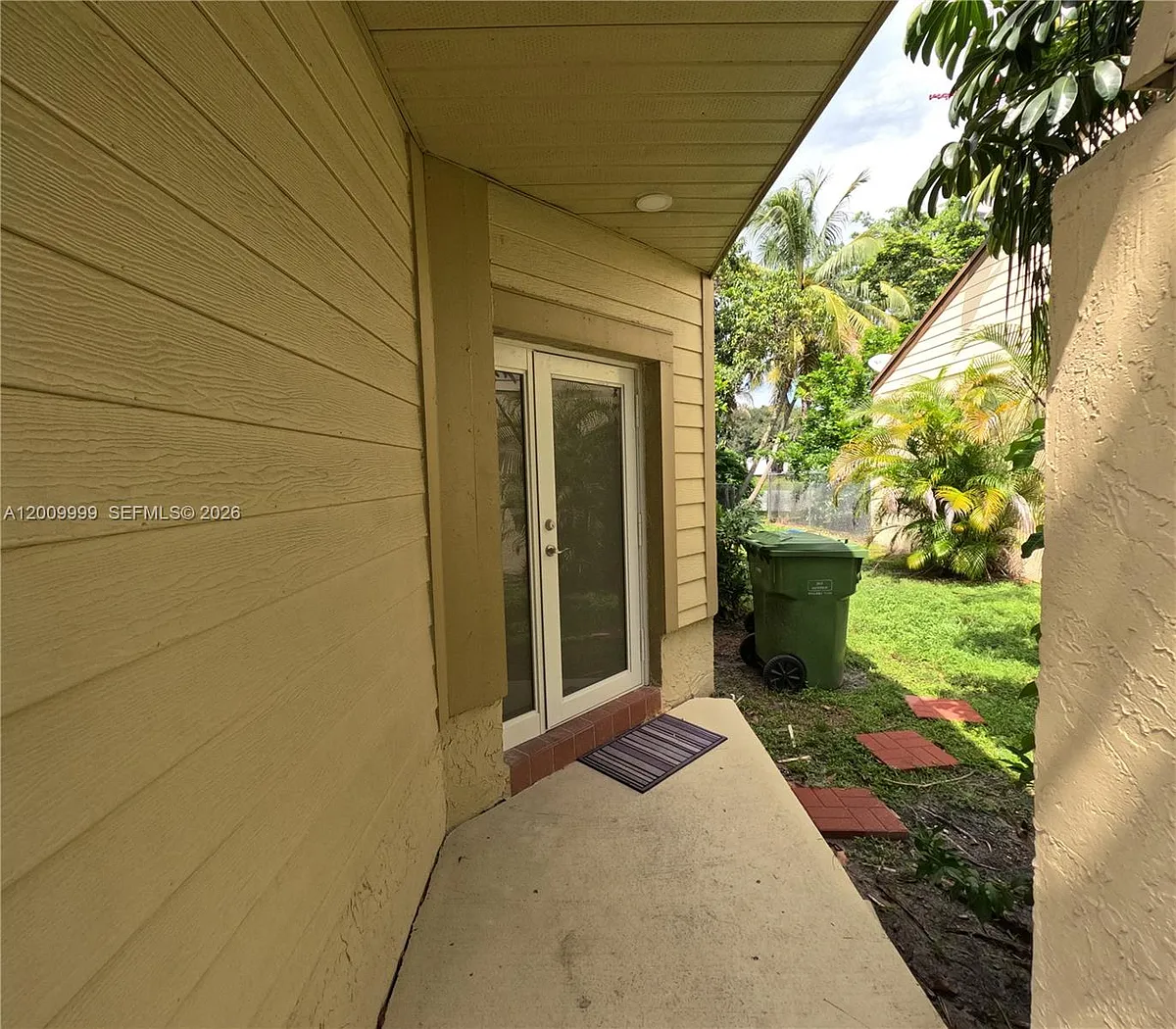 Building Photo - 1211 SW 84th Ter