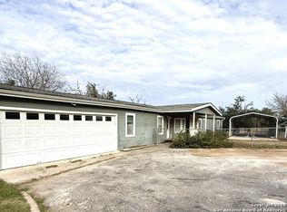 212 Thornton Ln, Lakehills, TX 78063