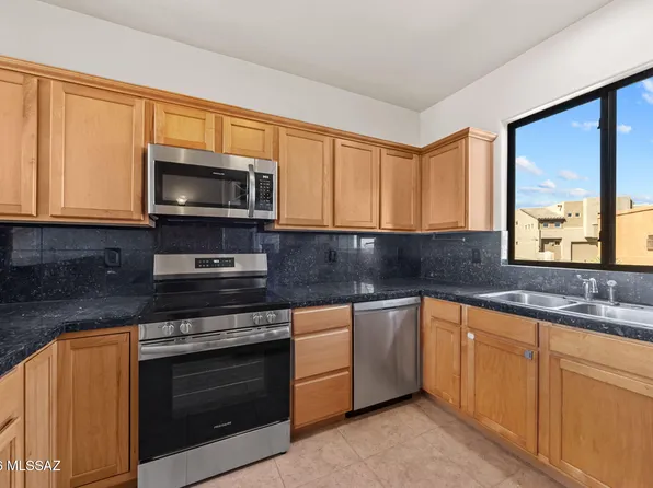 97 S Crown Plz, Vail, AZ 85641