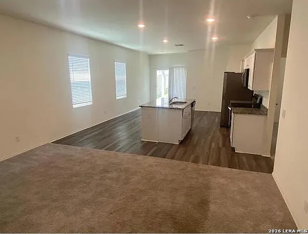 3 bed, 2.0 bath, 1414 sqft, $1,650 — Photo 3