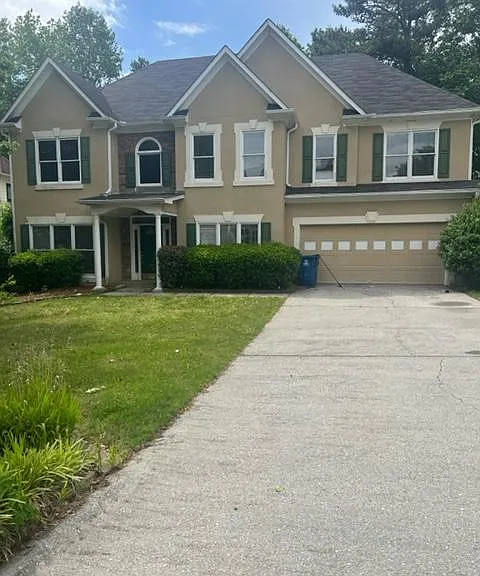 585 Oakmont Hl — Photo 1