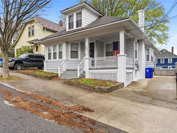 102 Overhill Rd, Providence, RI 02906