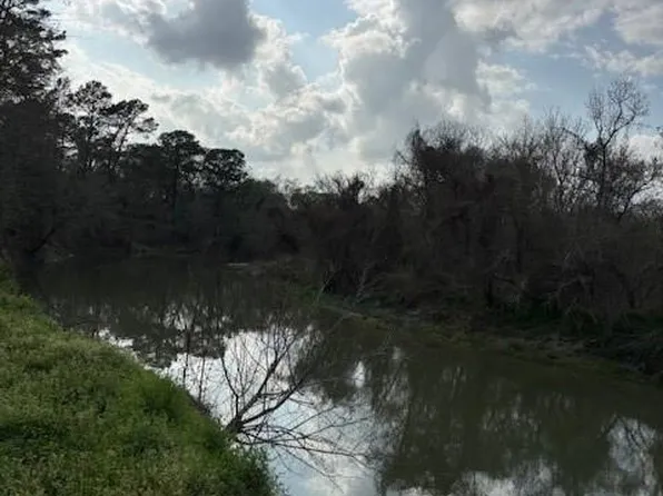 191 Fishermans Trl, Huntsville, TX 77320