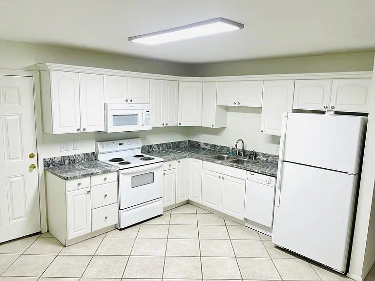 176 Monahan Dr NE #D — Photo 5