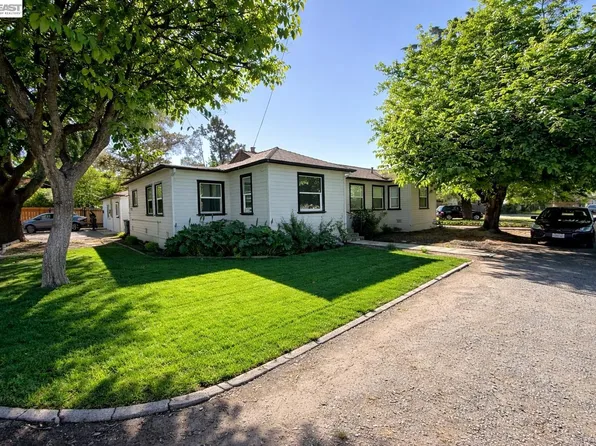 1848 Parkside Dr, Concord, CA 94519