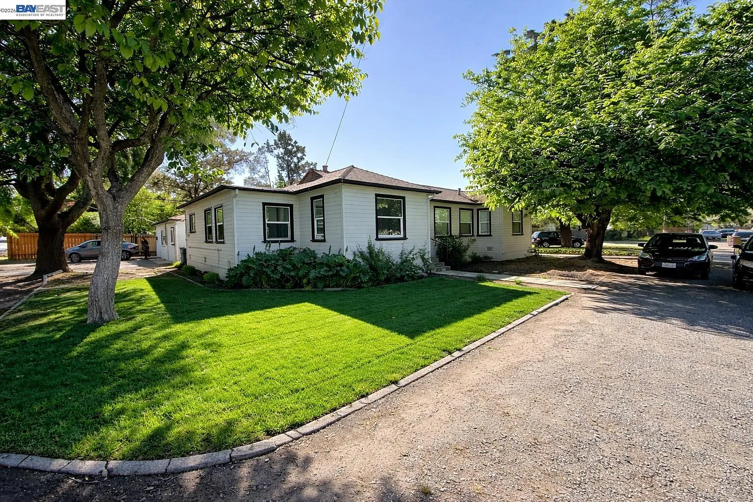 1848 Parkside Dr photo 1