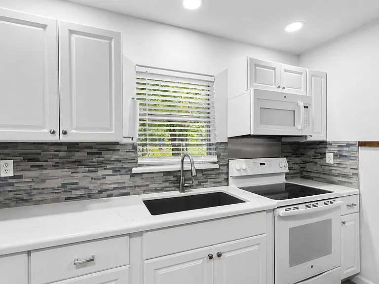 761 Whippoorwill Dr — Photo 7