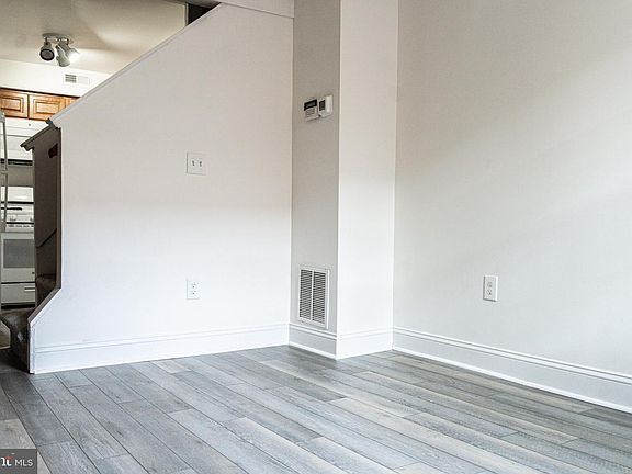 4th image of 408 George St