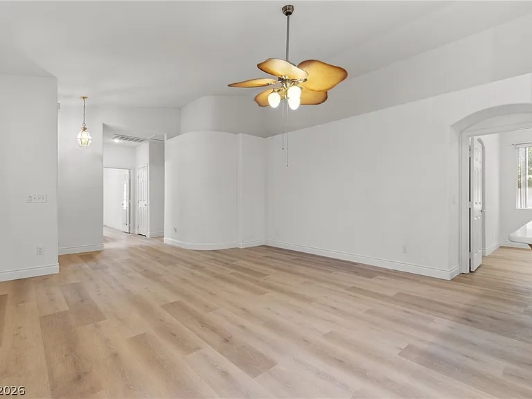 1701 Warrenville St — Photo 8