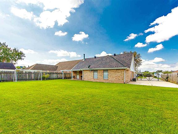 4th image of 204 Willsbrook Dr