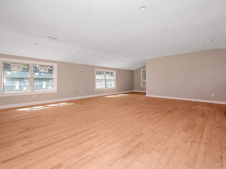 58 Marion Dr — Photo 19