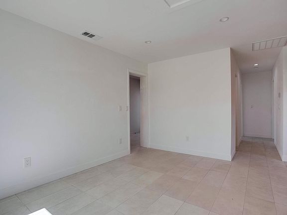 2nd image of 4086 38th St