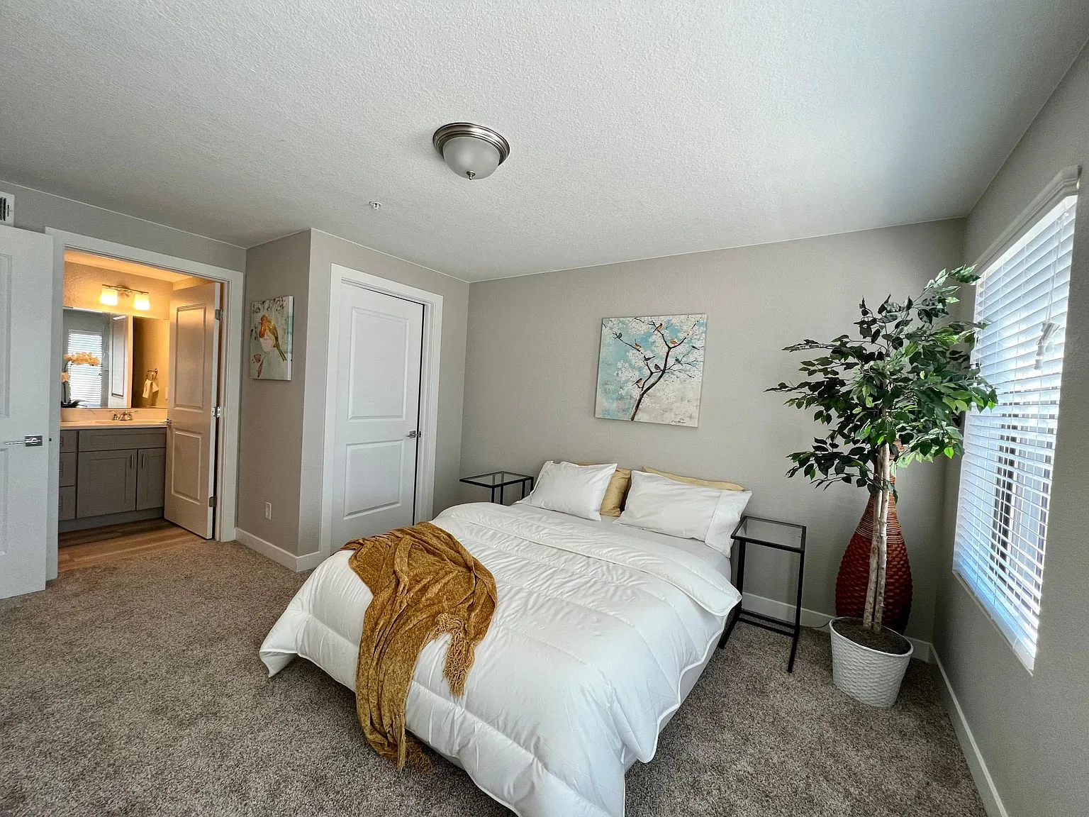 2 bed, 1079 sqft, $1,895 — Photo 3