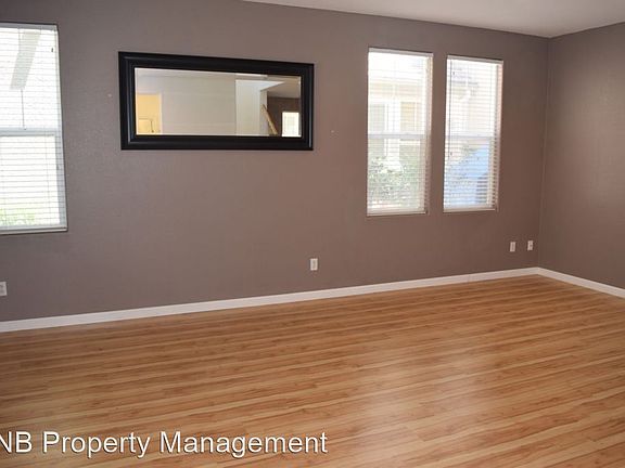 2nd image of 470 Wapello Cir