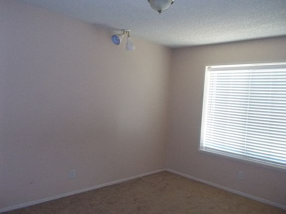 5th image of 161 Jennifer Ln