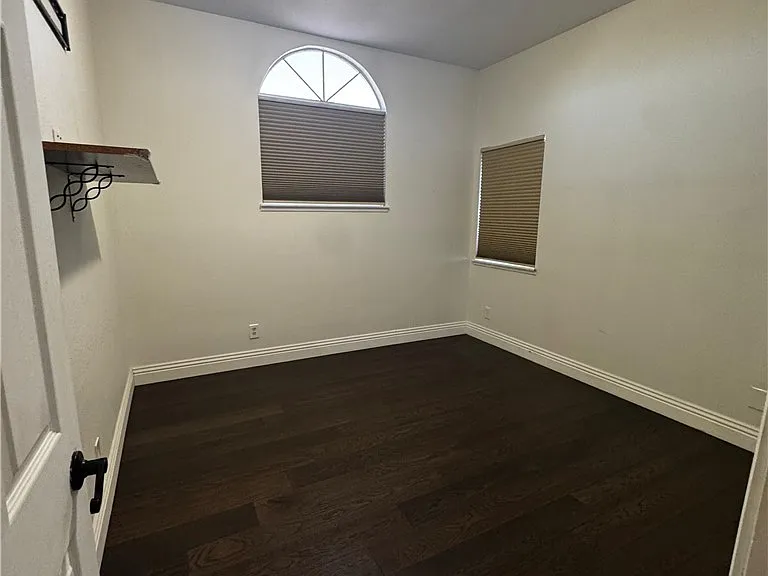 7824 Emerald Harbor Ct — Photo 33