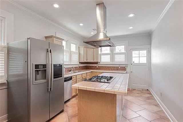 3 bed, 1360 sqft, $2,500 — Photo 2