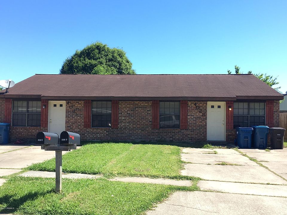 1st image of 402 Knollwood Cir