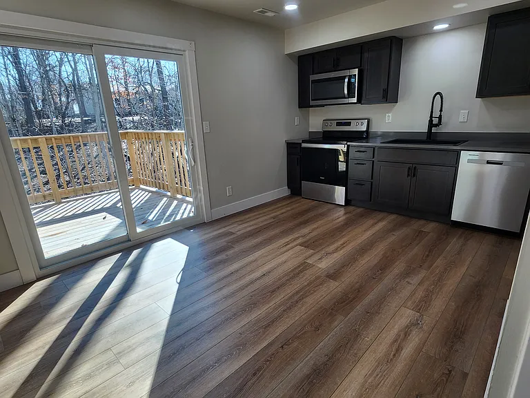 912 Oakcrest Dr #F — Photo 7