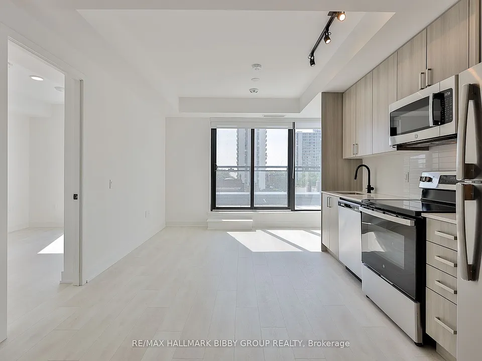 758 Dovercourt Rd #405
