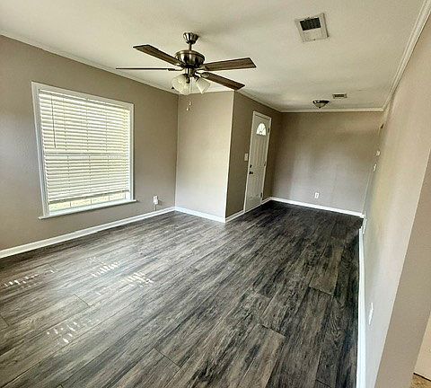 2nd image of 415 E Avenue G