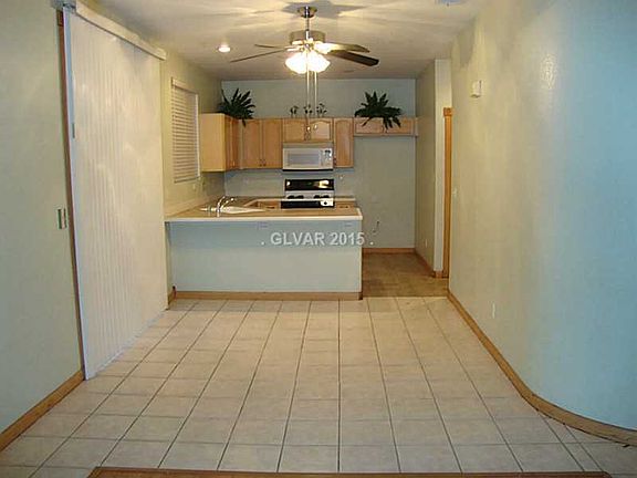 3rd image of 923 Country Skies Ave