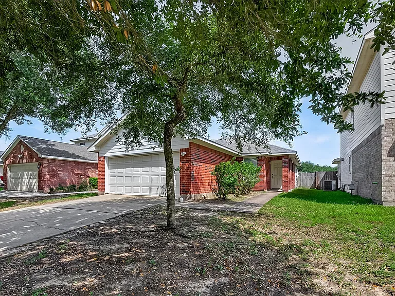 827 Royal George Ln — Photo 3