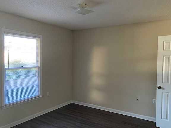 3rd image of 140 Lanier Dr #101