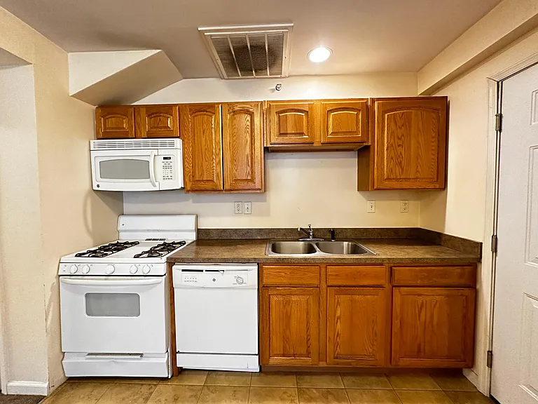 8 Parker St #4 — Photo 3