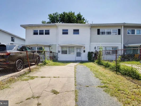 62 Thorn Ln, New Castle, DE 19720