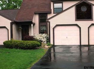 42 Streamview Ln, Wynantskill, NY 12198