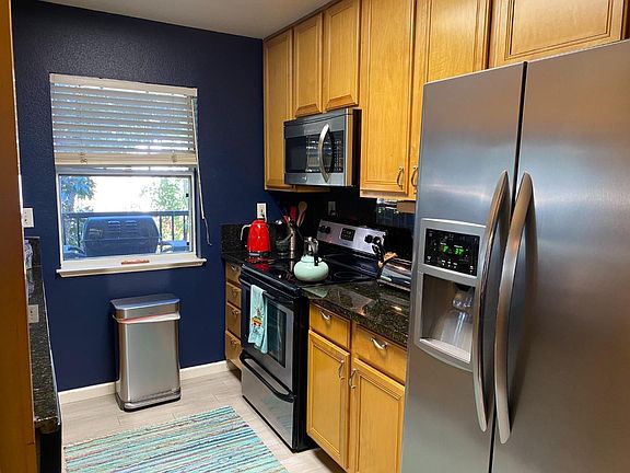 4th image of 2160 Santa Cruz Ave APT 8