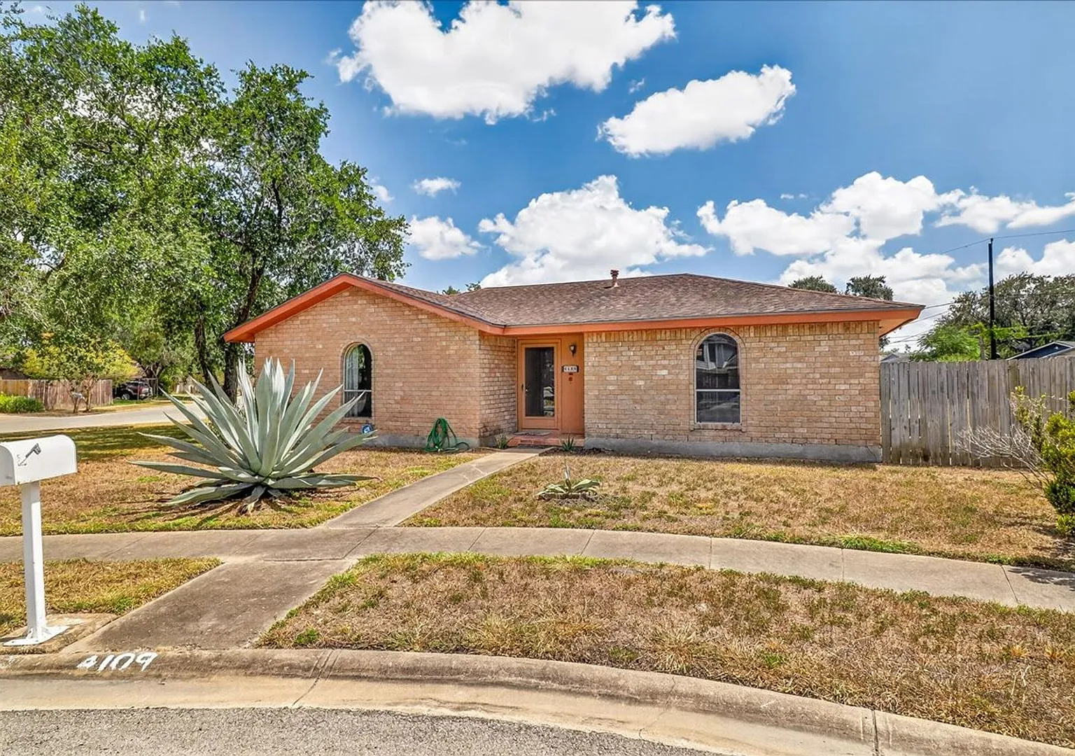 4109 Fonvilla Circle - 3/Bed 2/Bath - $1,695/month — Photo 1