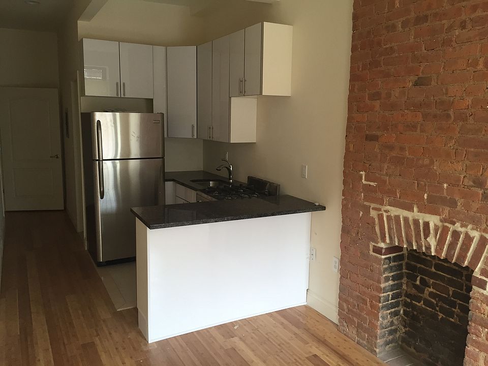 2nd image of 196 Macdougal St APT 1L