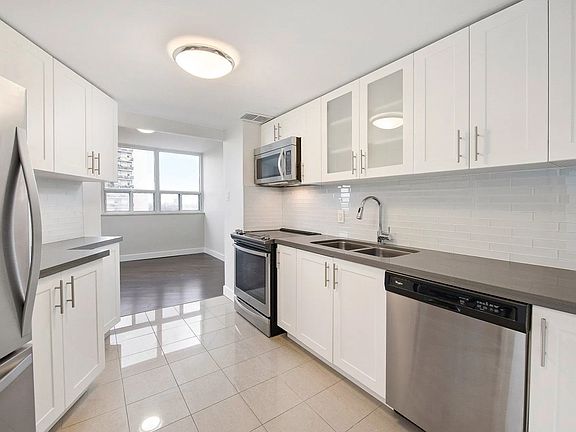 3rd image of 6151 Bathurst St #1455543