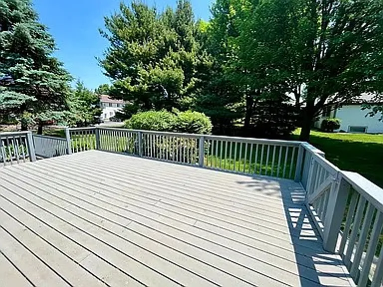 3363 Canterbury Ct — Photo 2