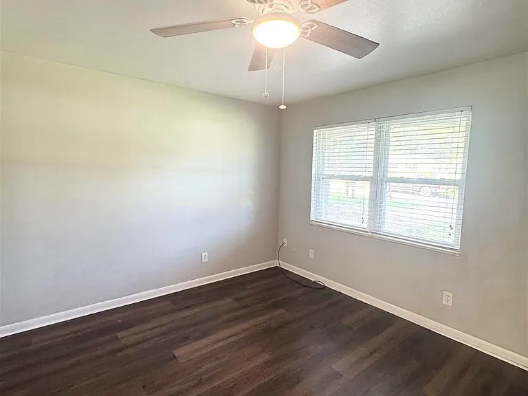 802 Blue Springs Dr — Photo 3