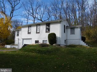 9877 Trexler Rd, Breinigsville, PA 18031