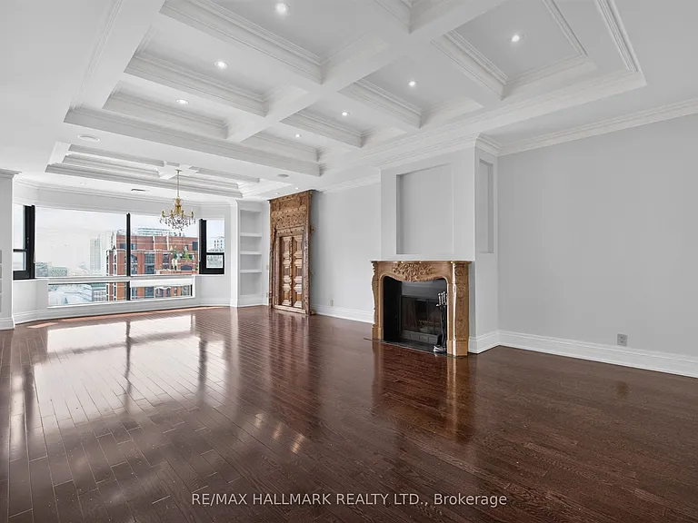 1166 Bay St #Penthouse 1 — Photo 10