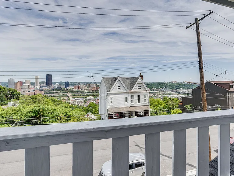 Great building with off street parking, views of the city, laundry on site! — Photo 13