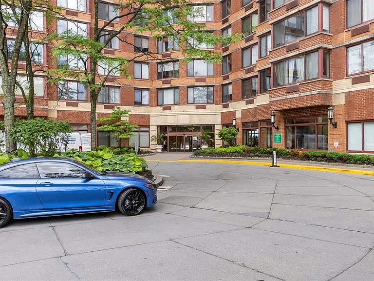 Front Entrance Valet Parking