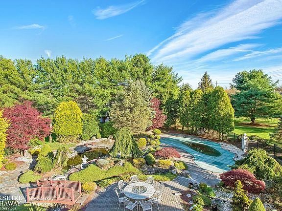 24_2TaylorrLake_26_BackYard_HiRes